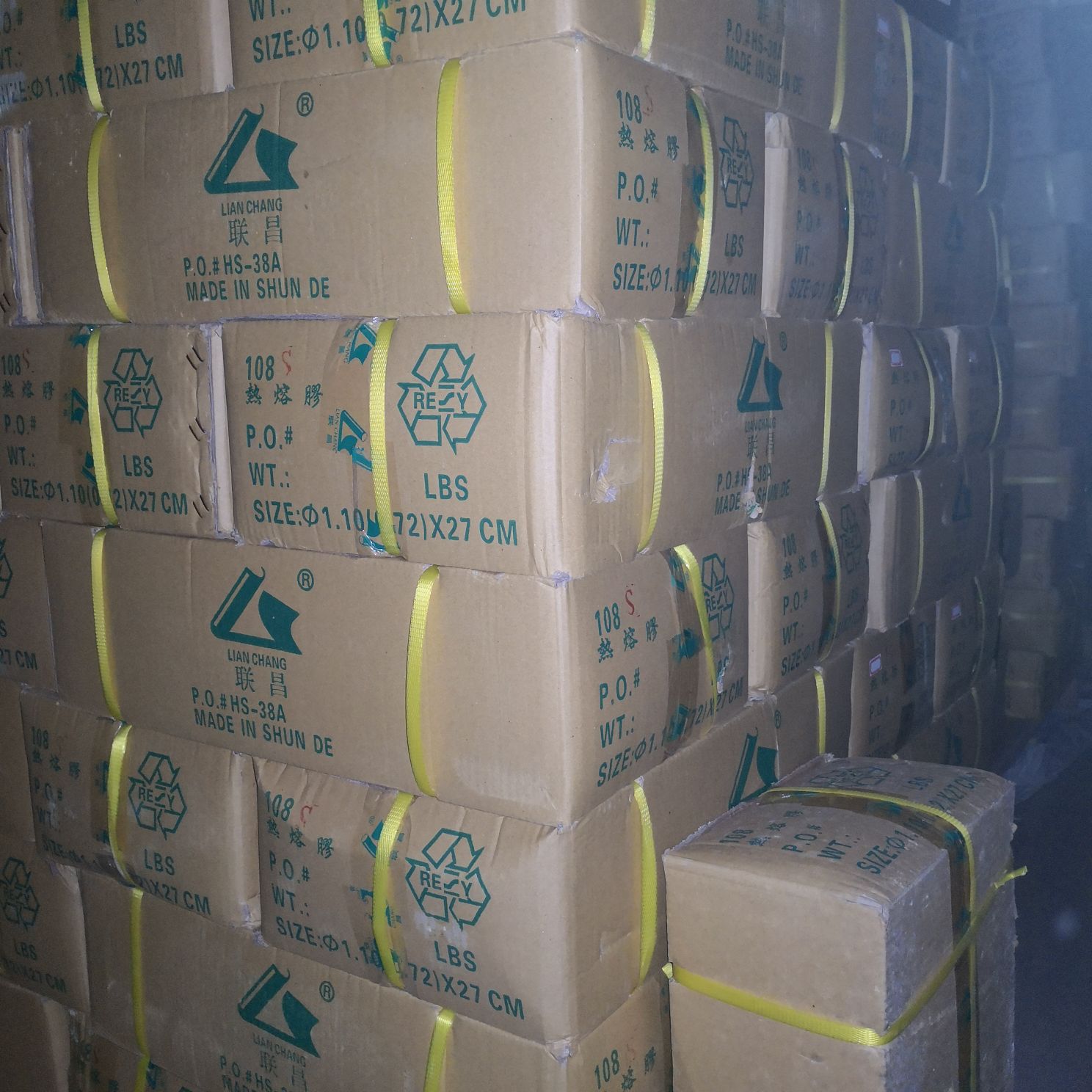 Lianchang hot melt adhesive Stick 108 model imported petroleum resin is transparent and has good adhesion. Net weight 16 kilograms, diameter 7 millimeters, fine adhesive 11 millimeters, thick adhesive length 27 centimeters pic 1