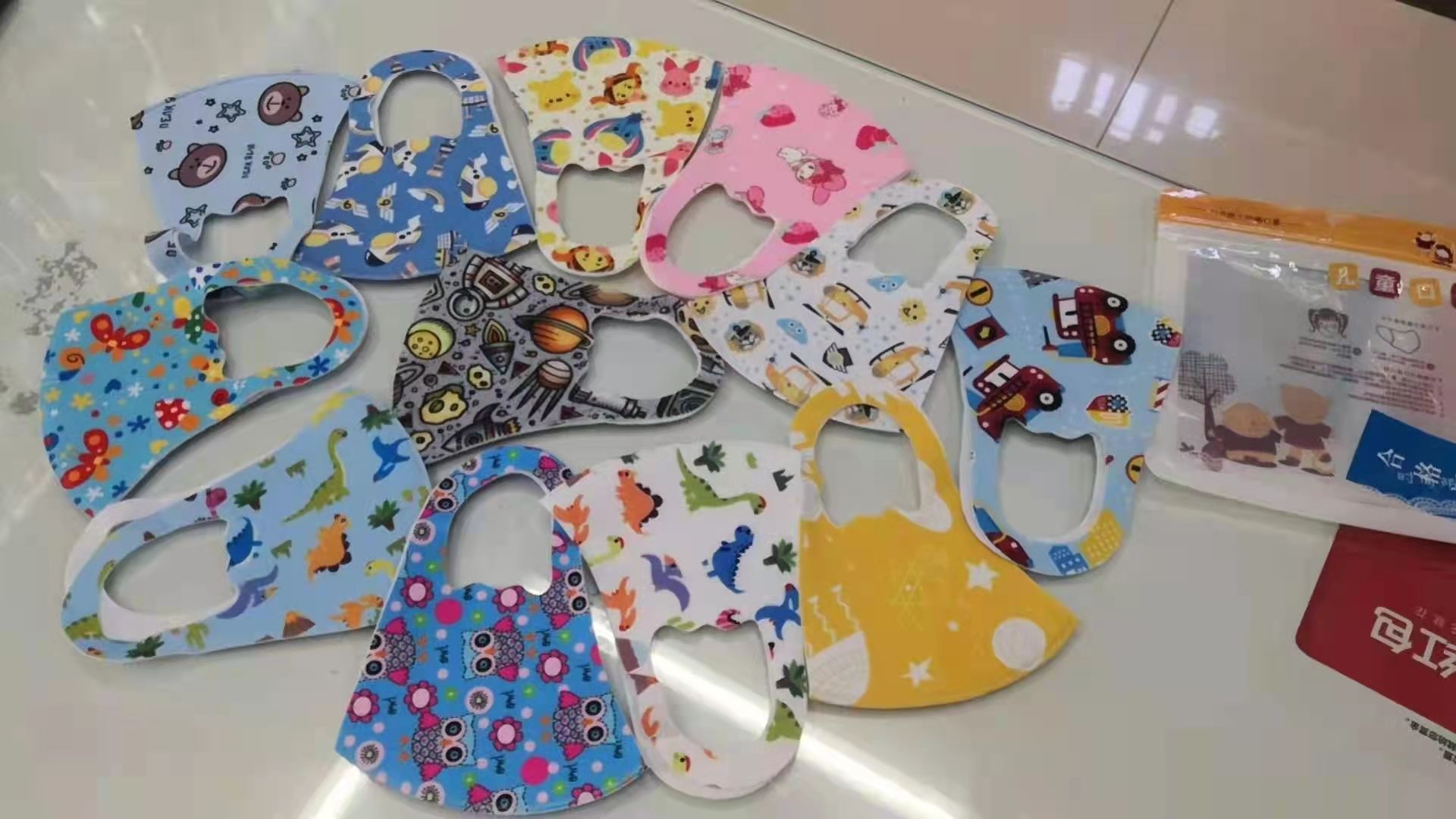 Plain and clean Spunlace fabric mask 16