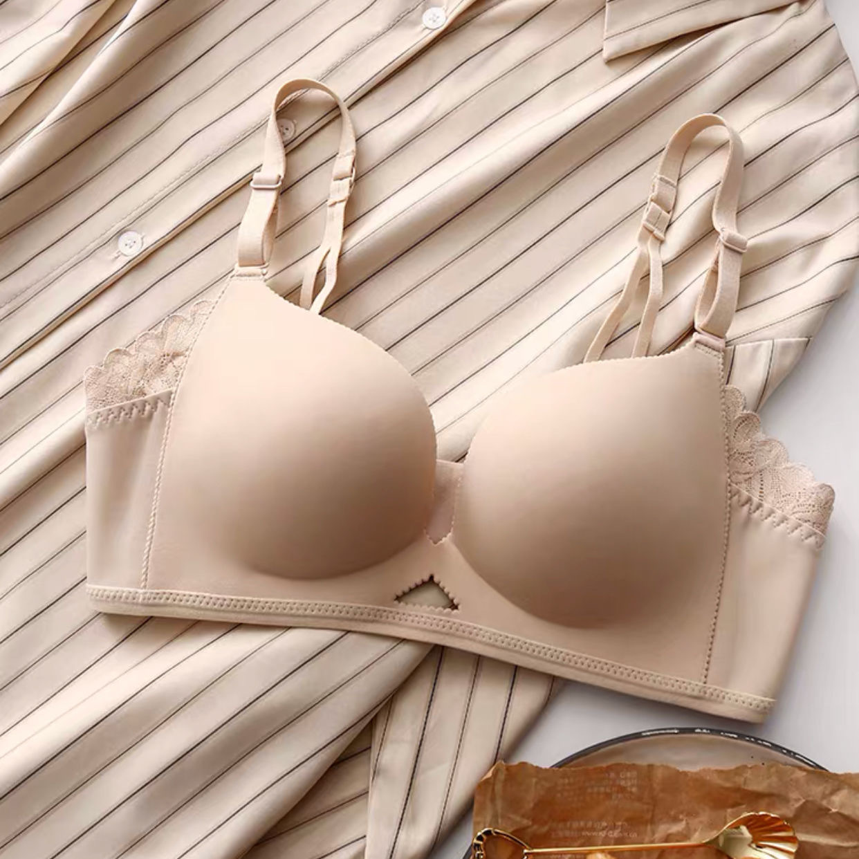 小胸聚拢无痕轻奢乳胶内衣女收副乳防下垂无钢圈素肌美背文胸罩薄666