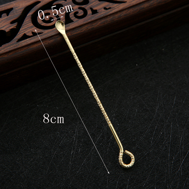 Handcrafted brass ear scorer, creative and fashionable pure copper ear scorer, key hanging piece, ear cleaning and ear picking tool Application Scenario