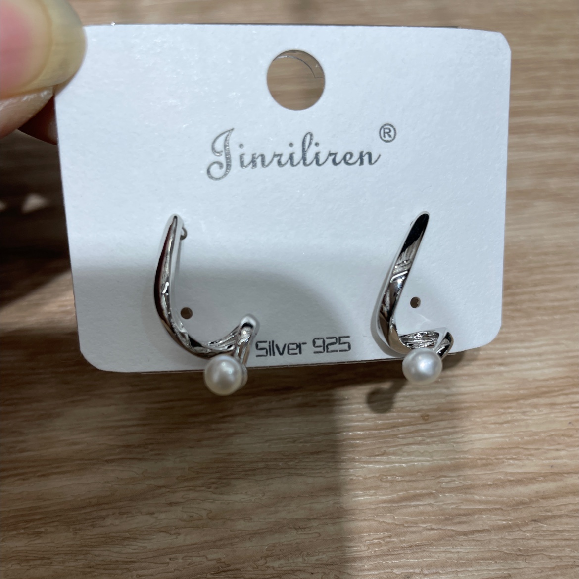 Today's Beauty Today's Korean-style earrings feature a simple design and fashionable pearl pairing Application Scenario