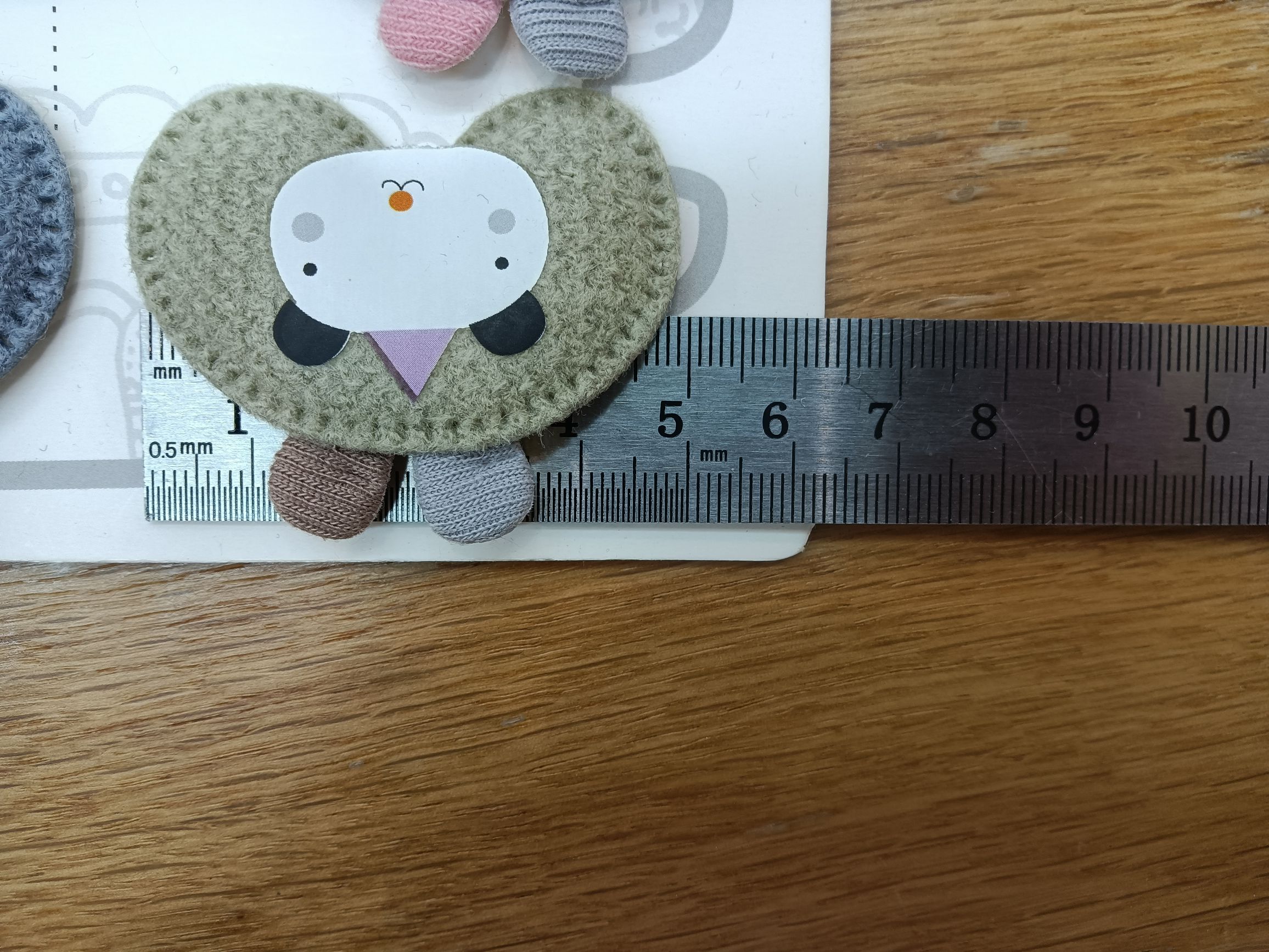 A bear's head with a heat transfer of a bear Specification image