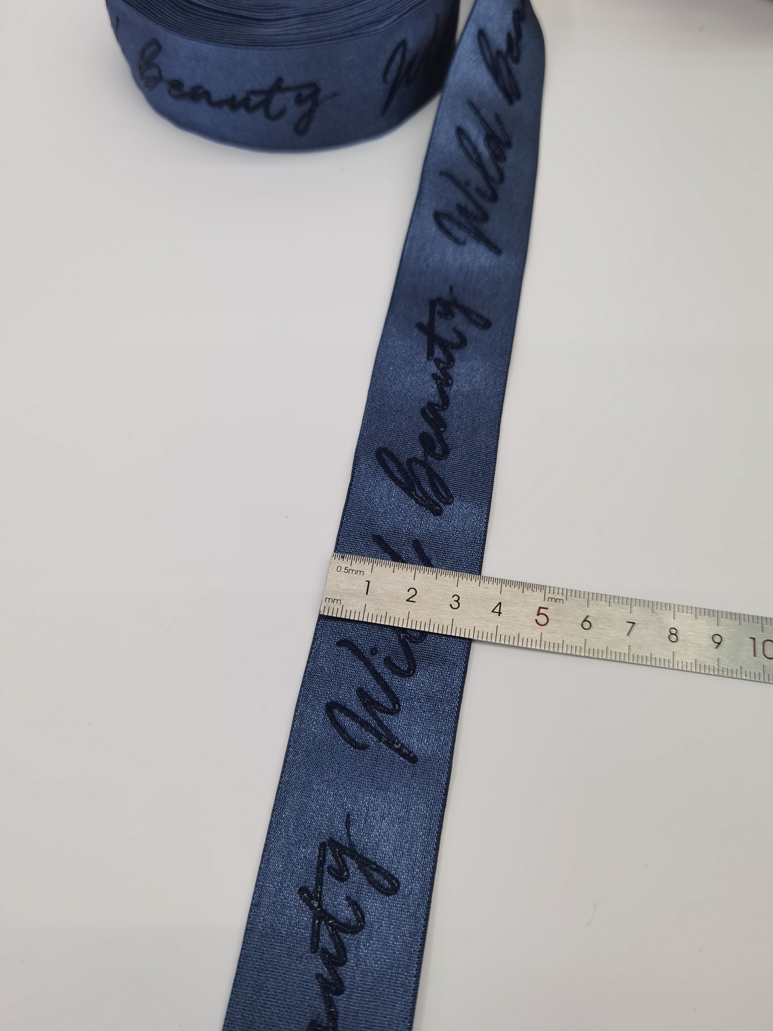 وينتج المصنعون ازهار اوفست مصنوعة من الاوفست Item Picture