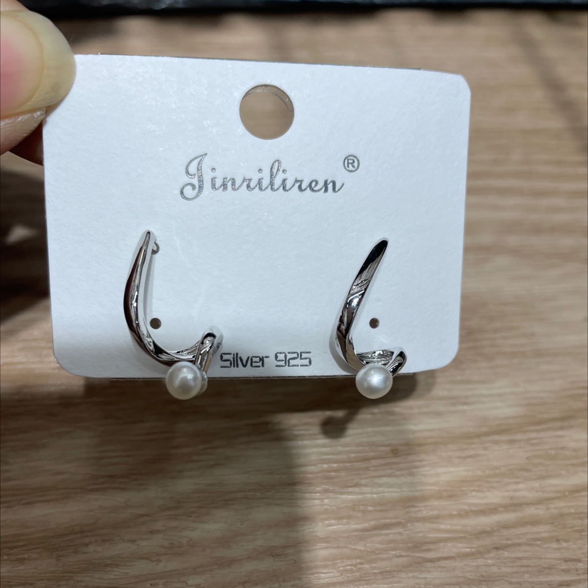Today's Beauty Today's Korean-style earrings feature a simple design and fashionable pearl pairing Specification image