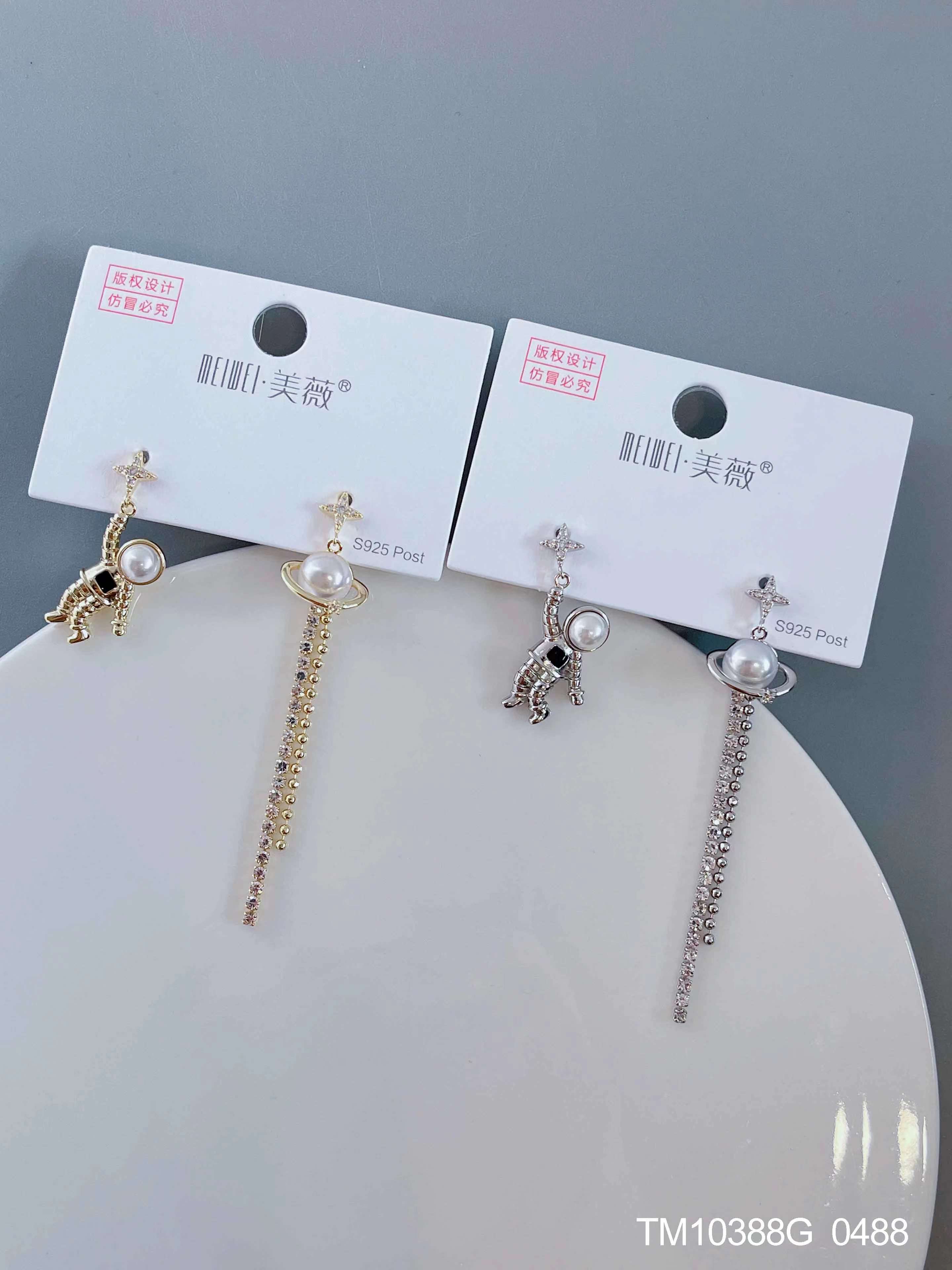 金银带钻太空人耳环