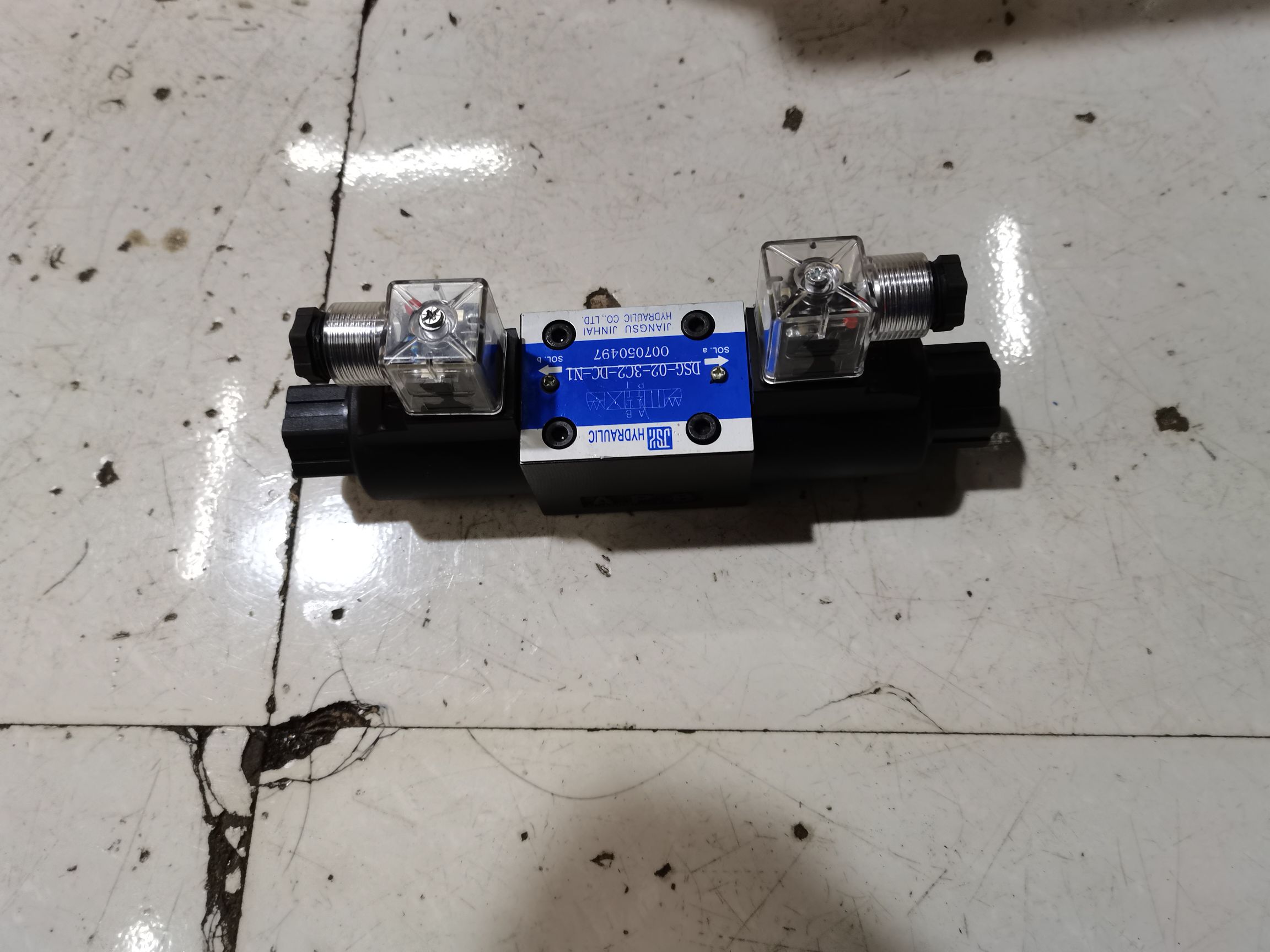 34BO-H10B-T electromagnetic directional control valve, 10 bore Specification image