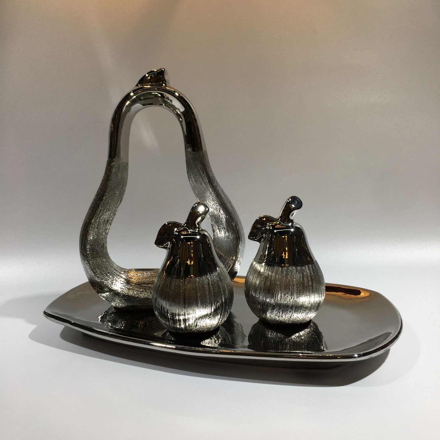 In 2025, ceramic handicrafts, hotel ornaments, home ornaments, apartment ornaments, living room ornaments, dining room ornaments, study ornaments, wine cabinet ornaments, TV cabinet ornaments in Yiwu Small Commodities City will be popular and best-selling items