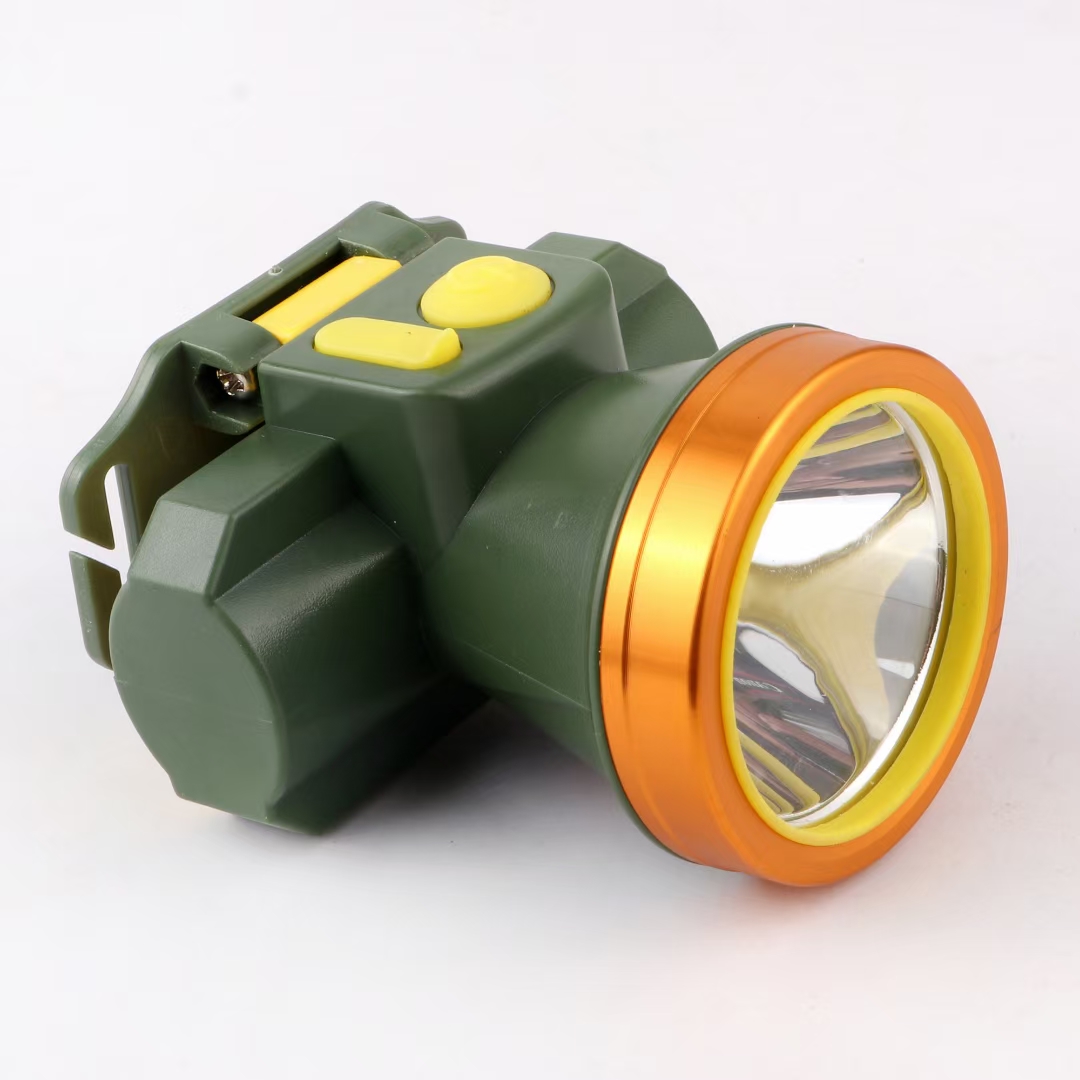 充电头灯白底实物图