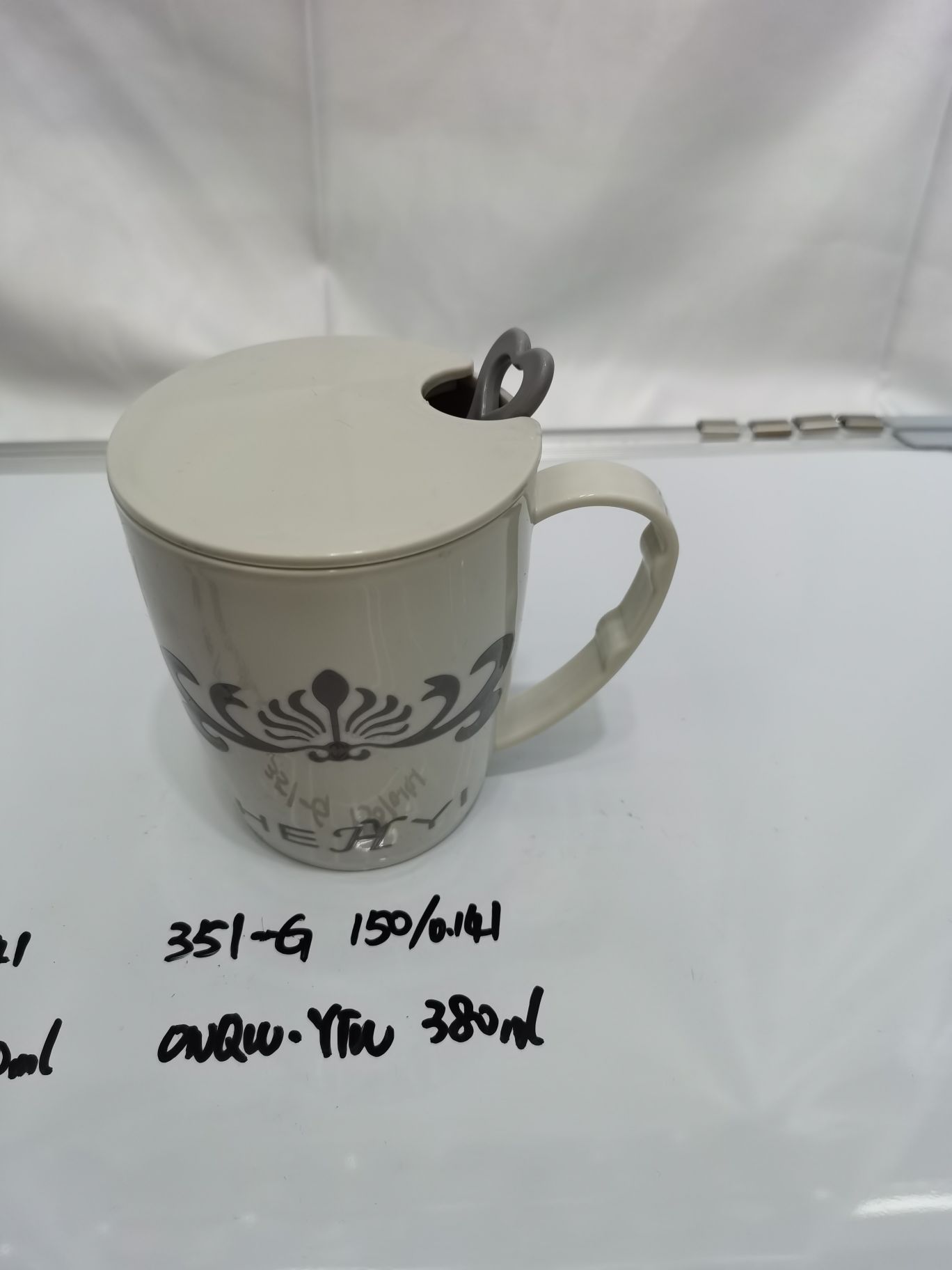 塑料杯实物图