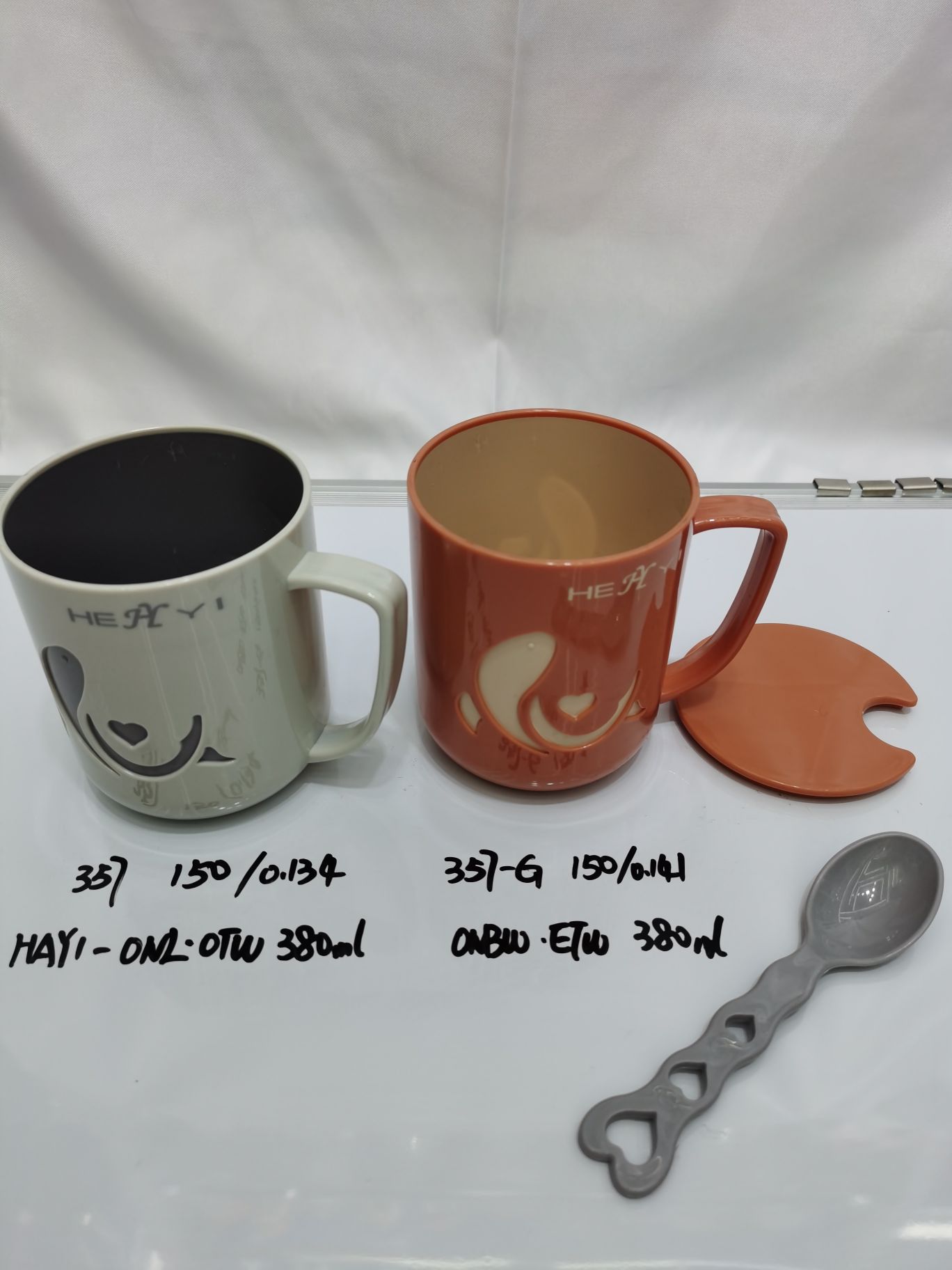 塑料杯实物图