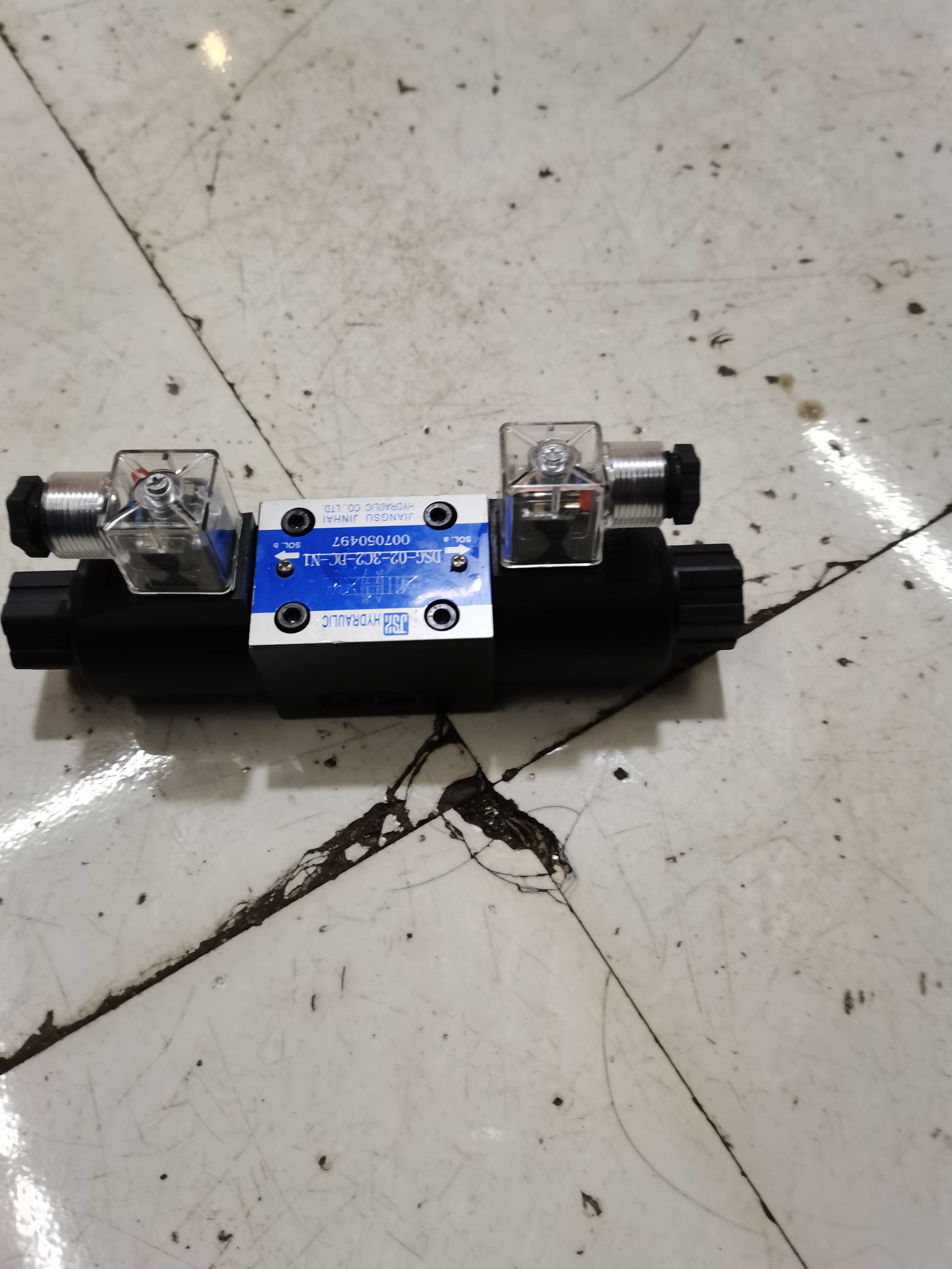 Solenoid valve 02 Double-head oil Research Type series details Picture