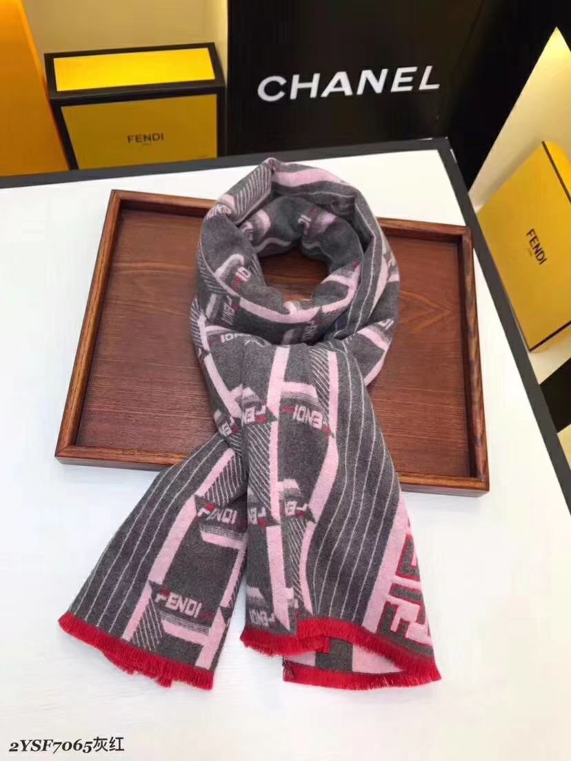 仿羊绒围巾披肩