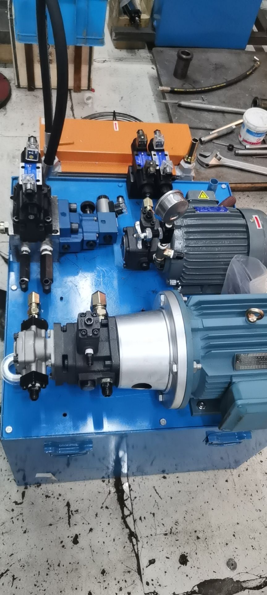 Various hydraulic configuration hydraulic stations