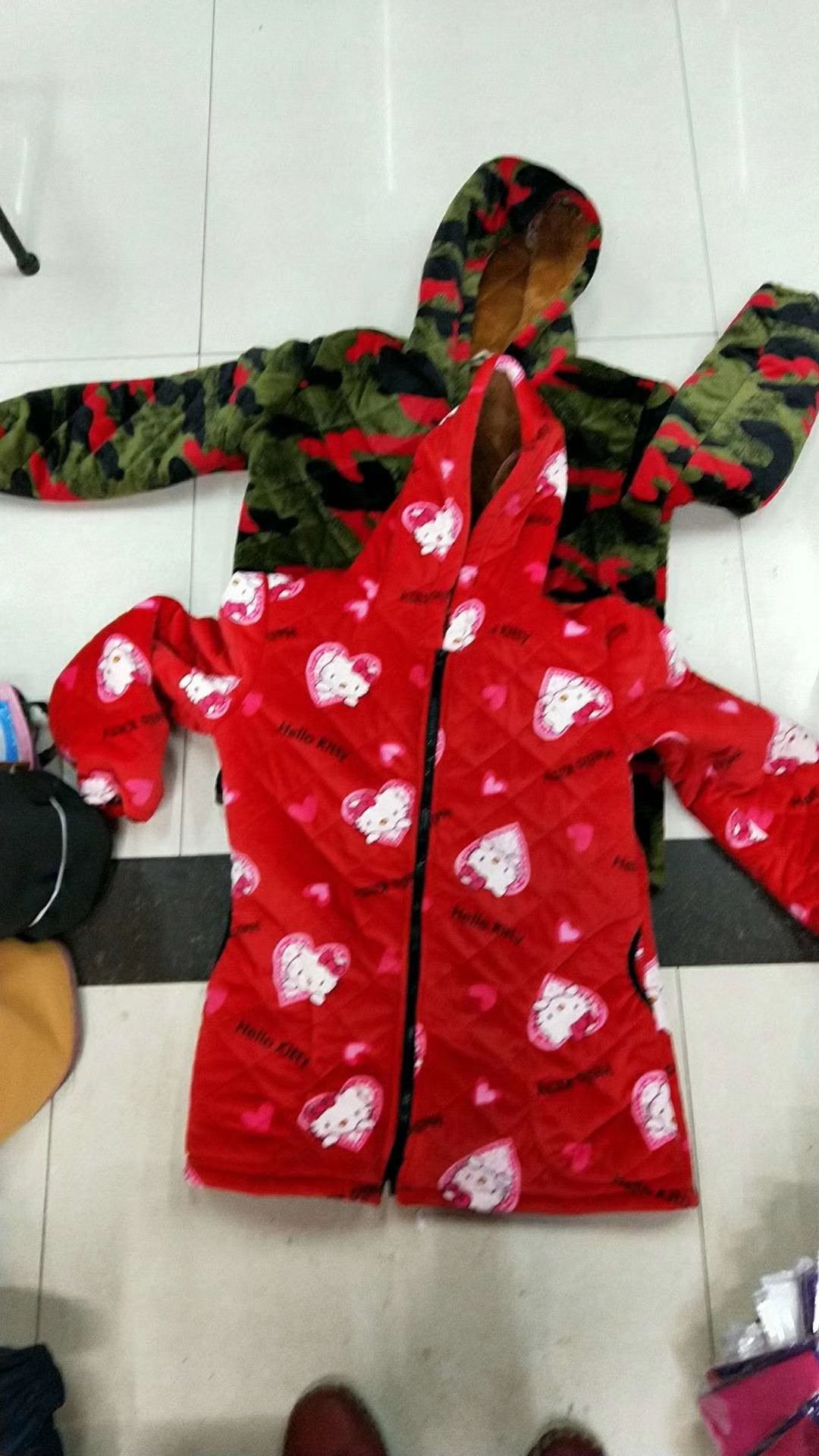 Adult work clothes for work are dirt-proof details Picture