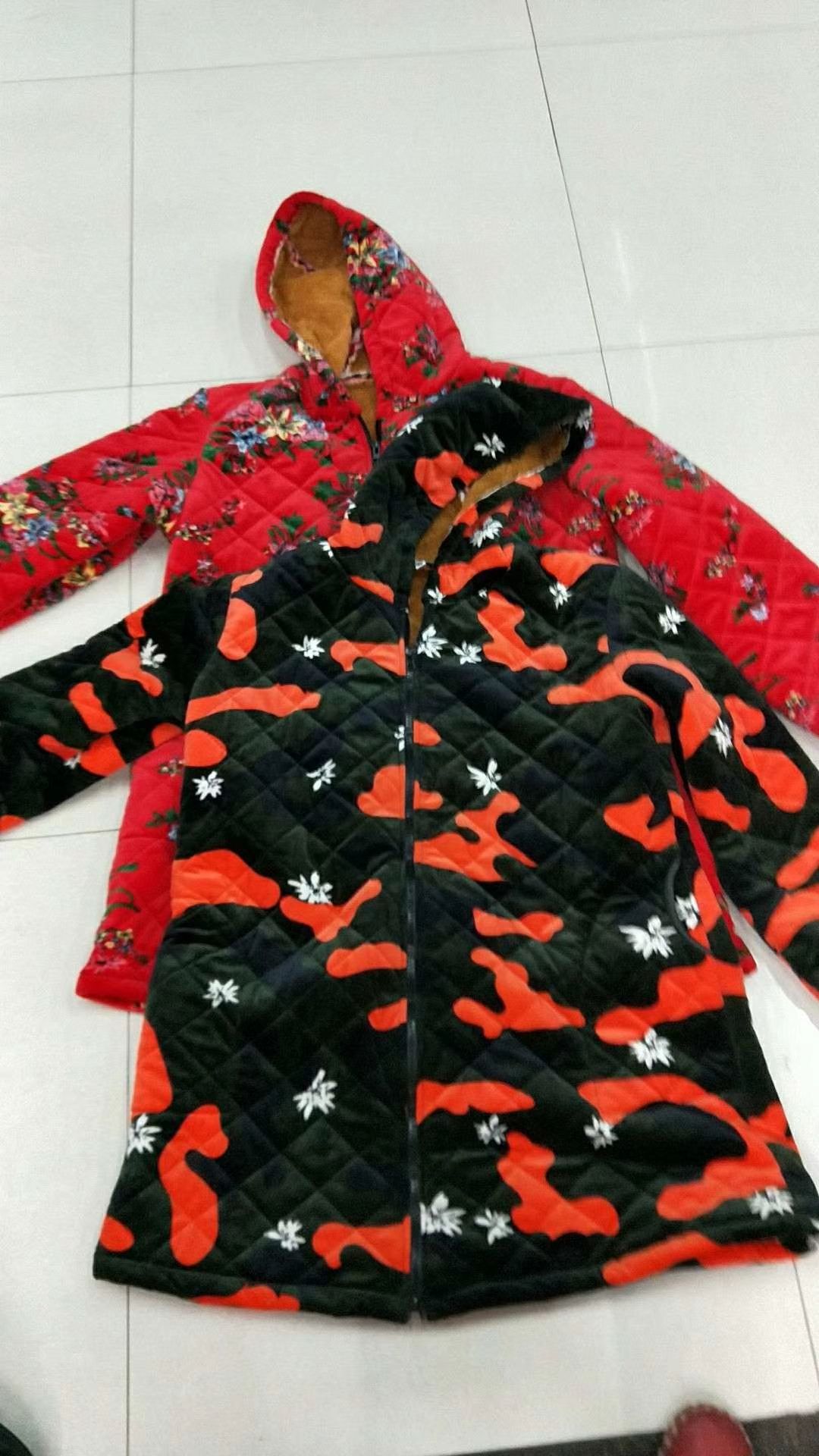 Adult work clothes for work are dirt-proof