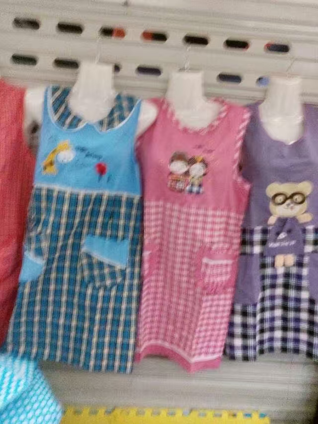 Adult work clothes for work are dirt-proof