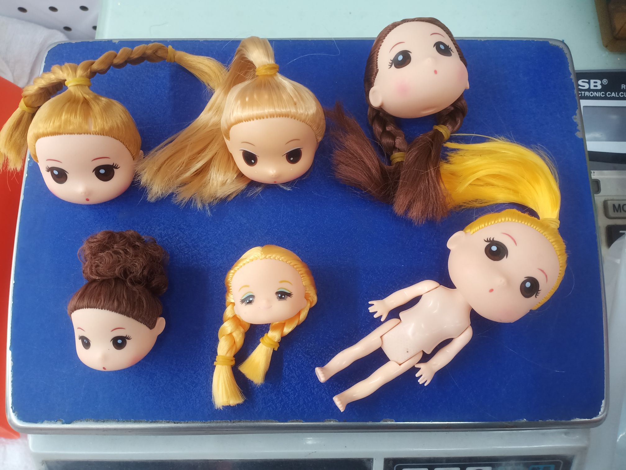 单曲公仔头细节图