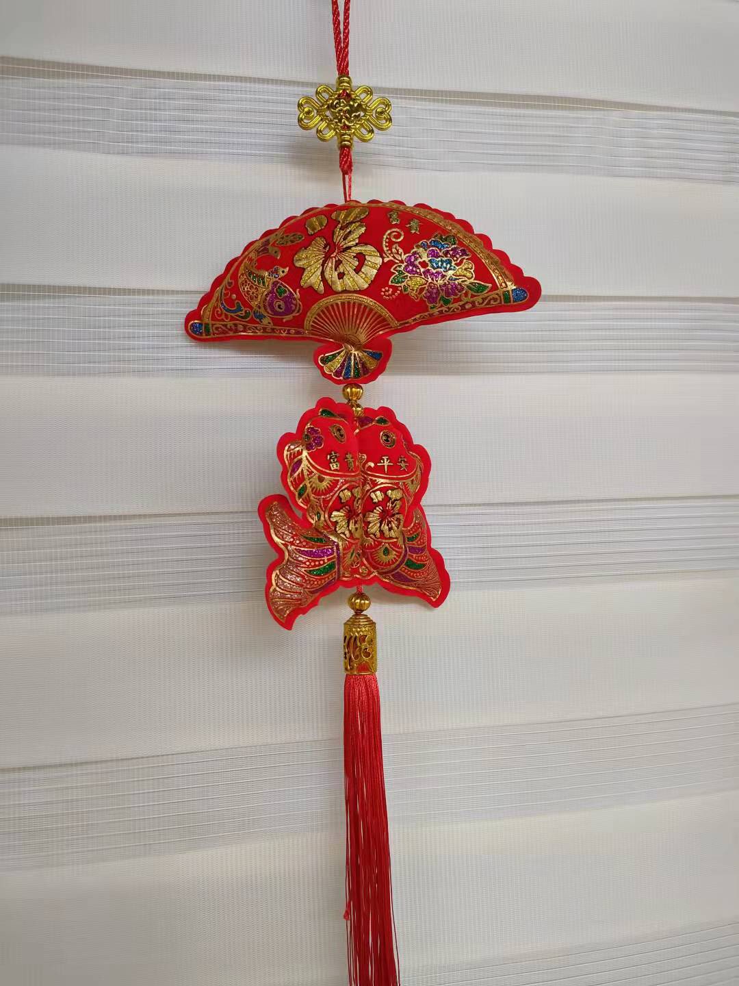 Direct sales from the manufacturer of festive and festival supplies, fan-shaped fish pendants and velvet fabric