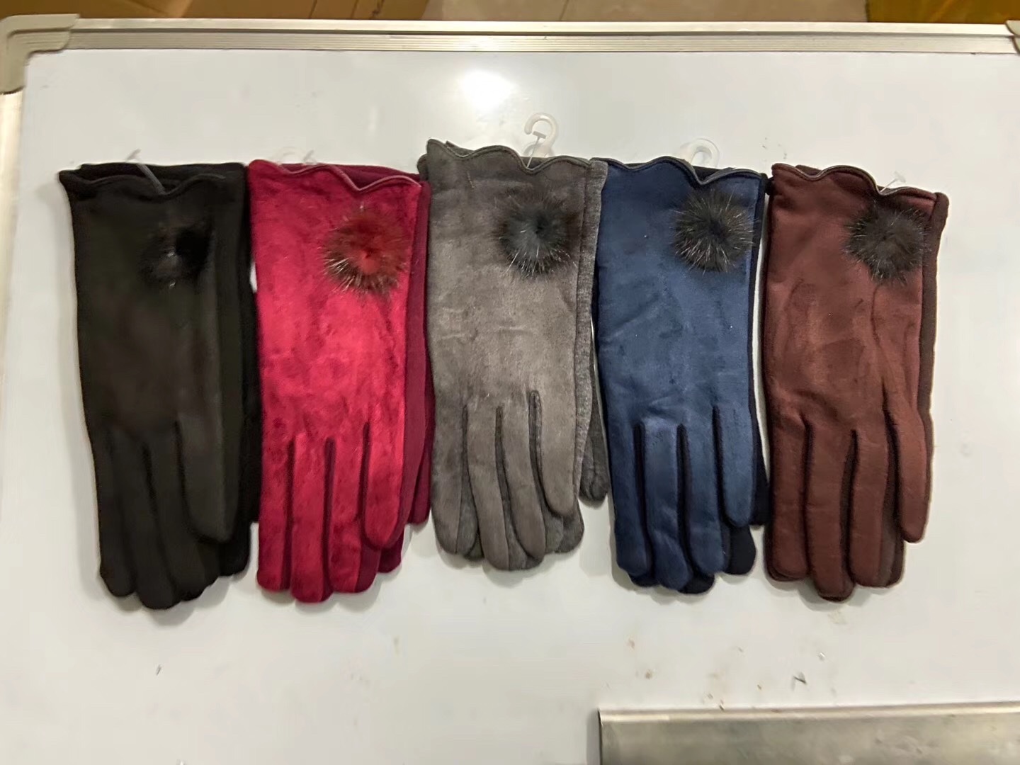 Ladies' gloves details Picture