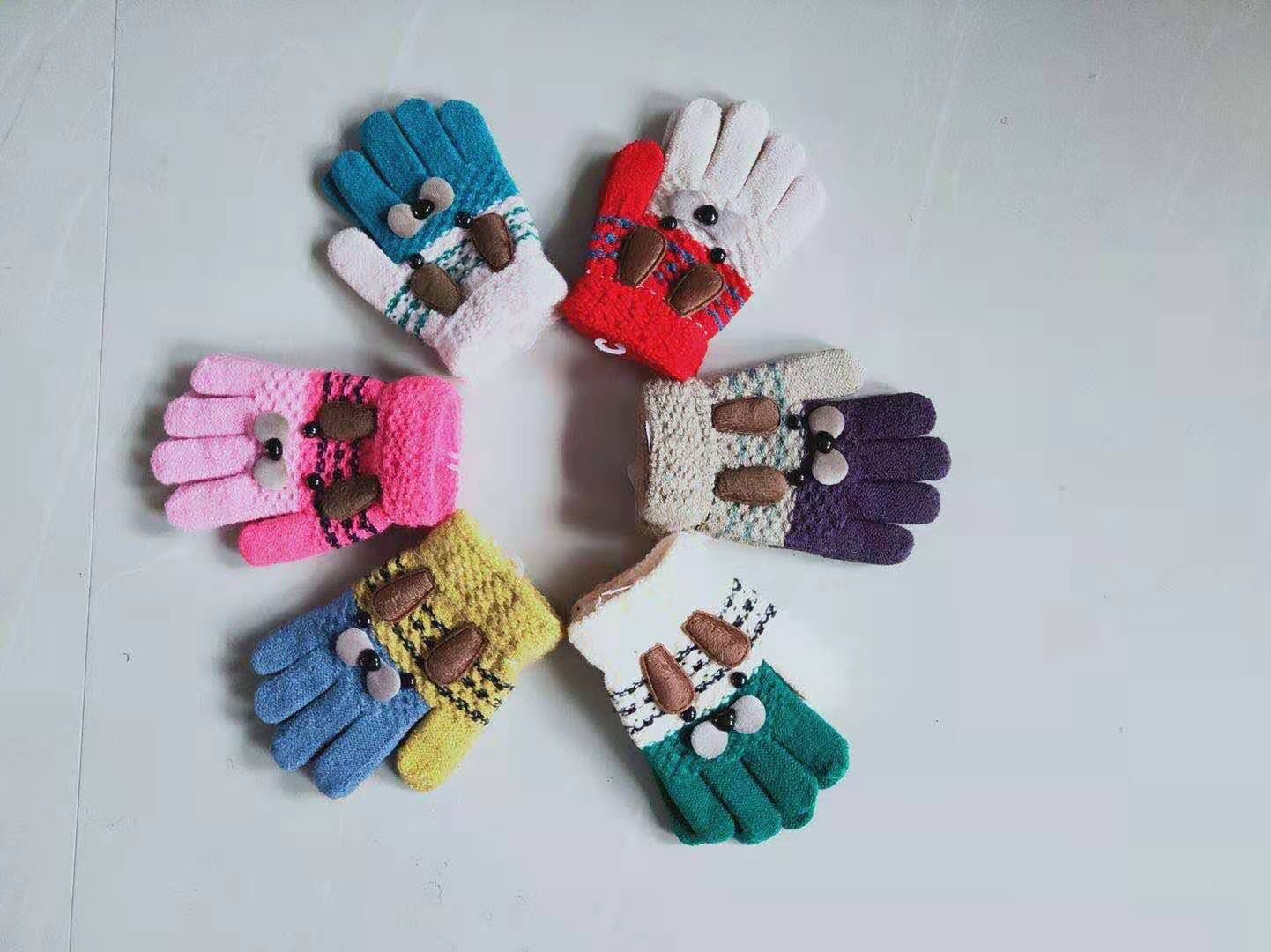 Children's gloves details Picture