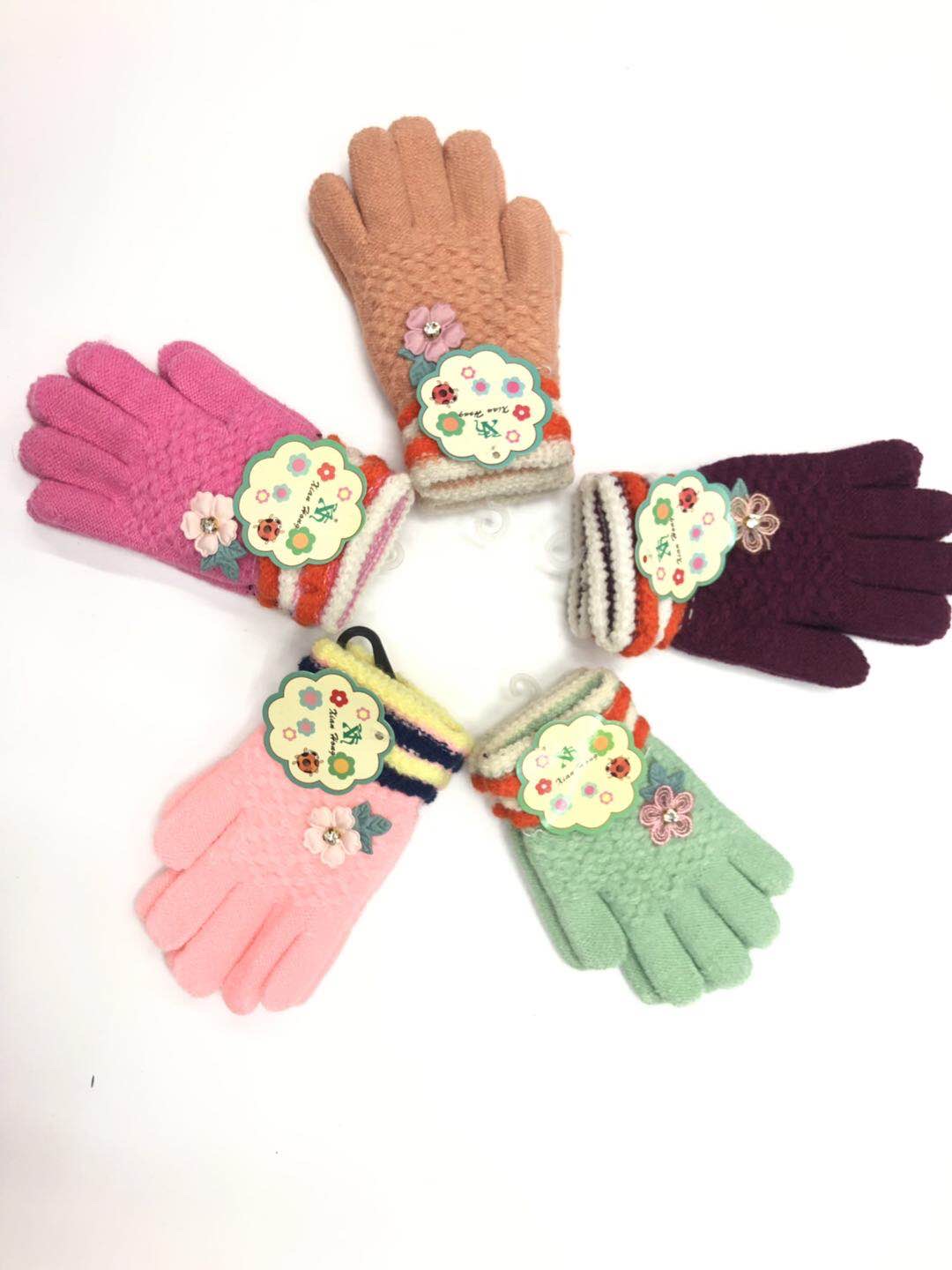 Children's gloves details Picture