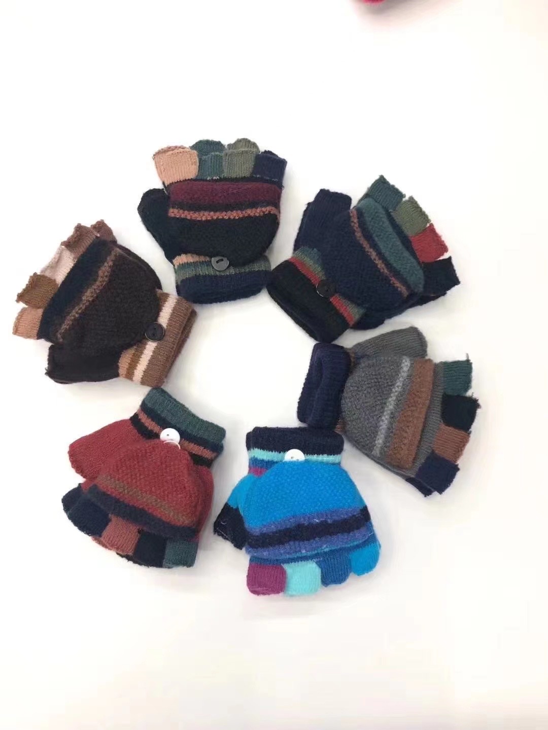 Children's gloves details Picture