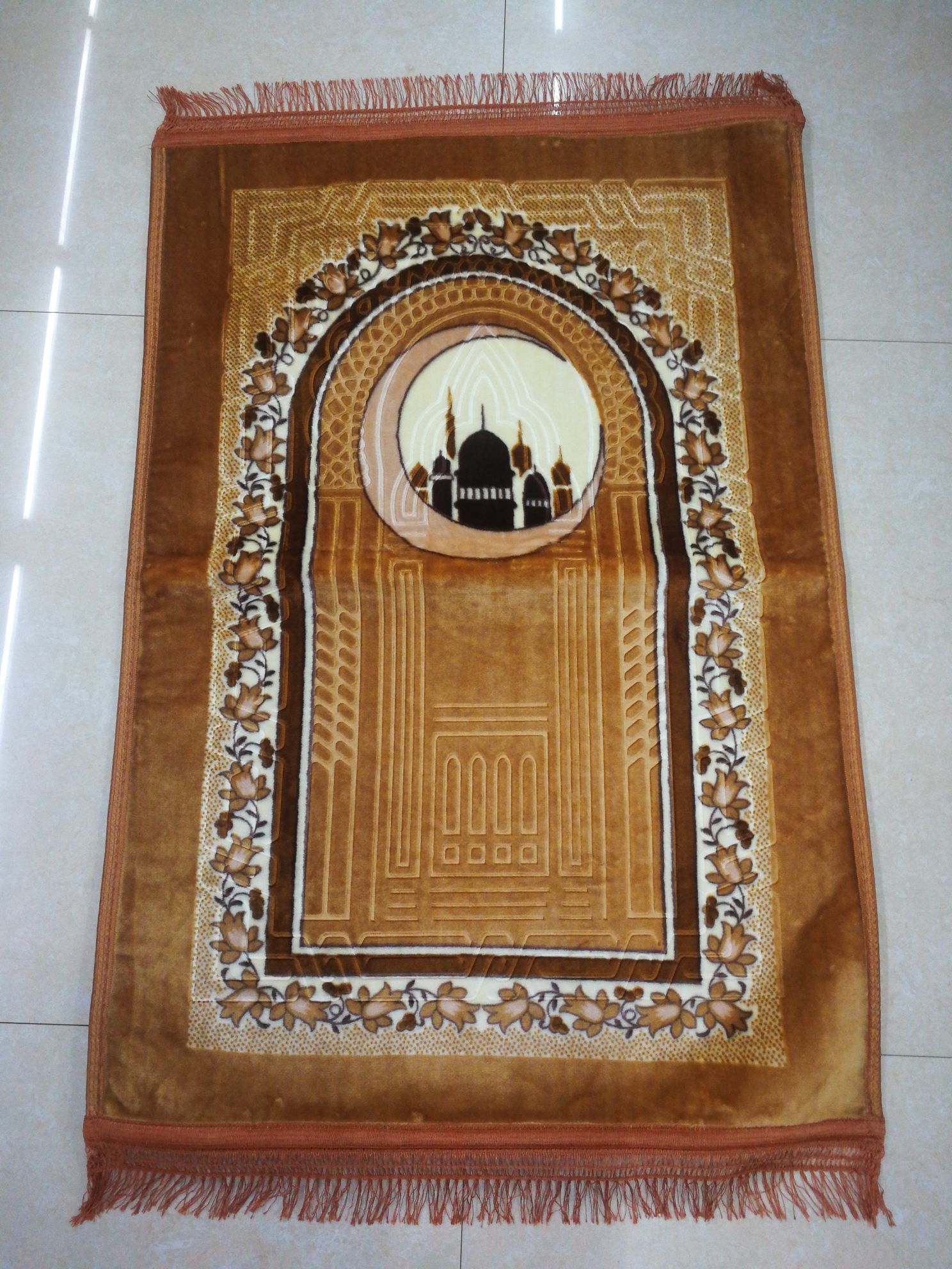 全涤纶印花加压花月亮花花型礼拜毯朝拜垫白底实物图