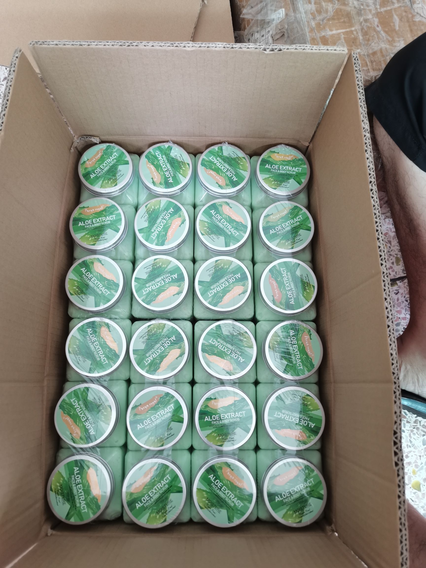 Scrub磨砂膏/去死皮/罐装磨砂膏白底实物图