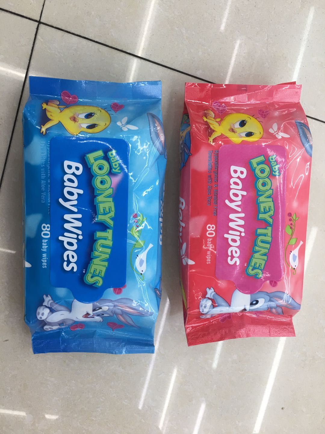 80 Pieces Of Cartoon English Label Blue Disposable Wipes details Picture