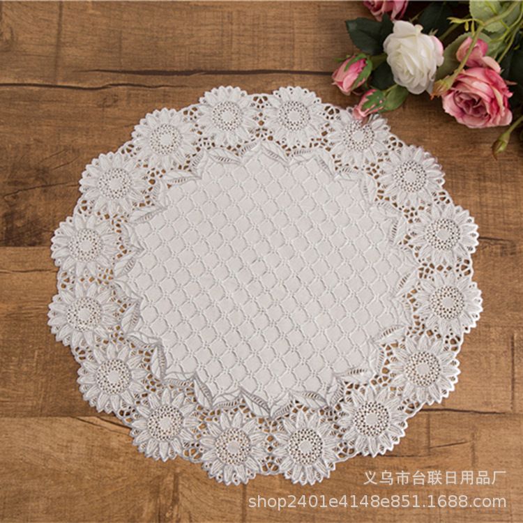 Western Placemat Table Mat Heat Resistant Non-Slip Coaster Bowl Mat Hotel Doilies Hot Gold
Silver 38Cm Pvc Placemat Application Scenario