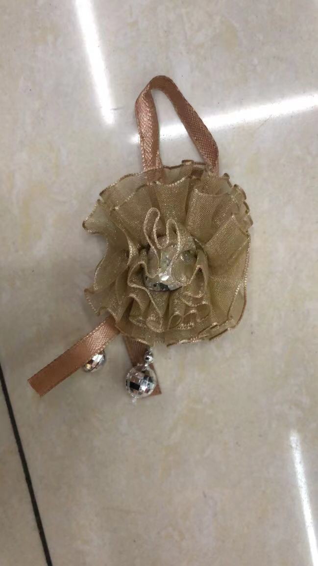 01黄色小花带棕色丝带金属吊坠