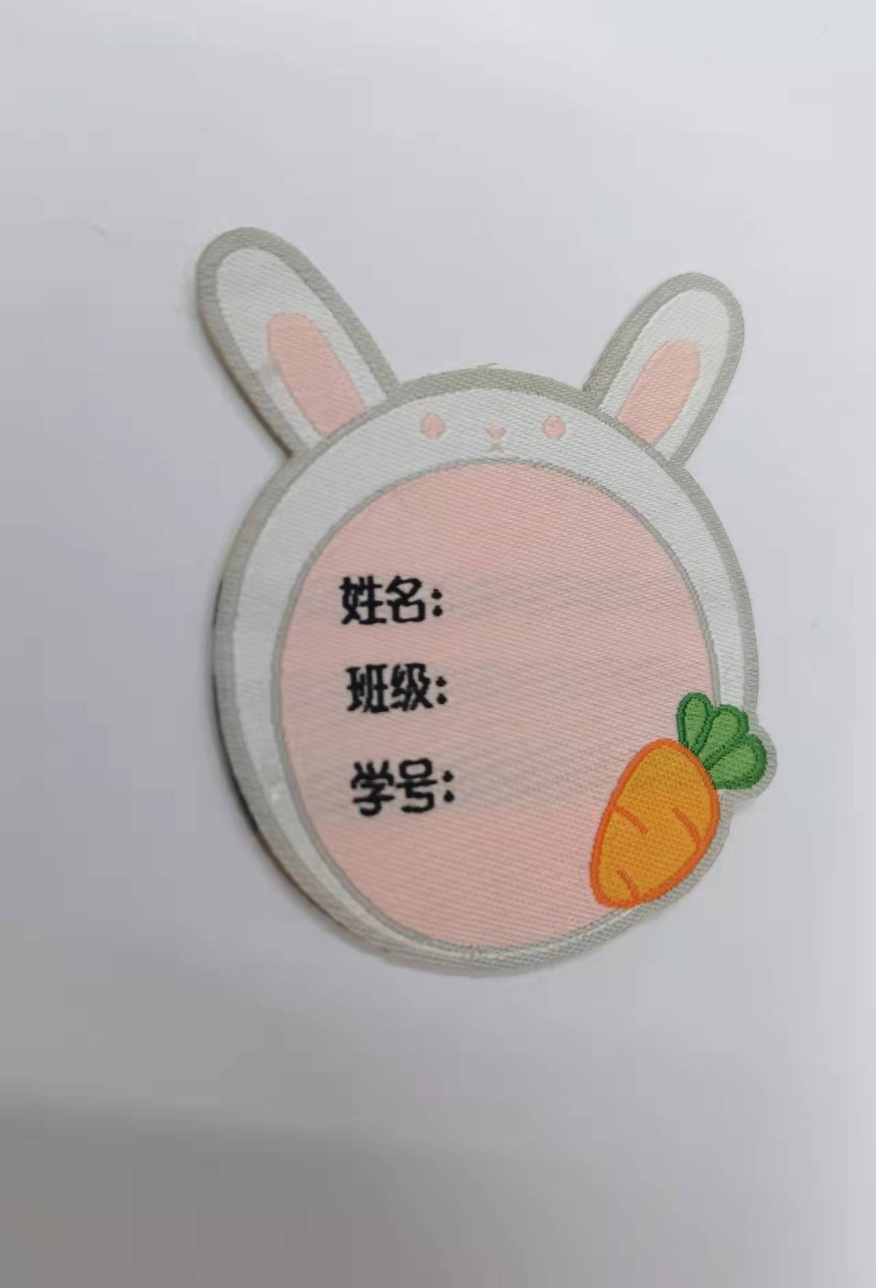 小白兔吃胡萝卜信息牌纺织辅料