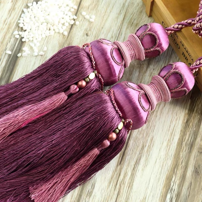 New style factory direct sales available for retail and wholesale curtain hanging balls ----2 details Picture