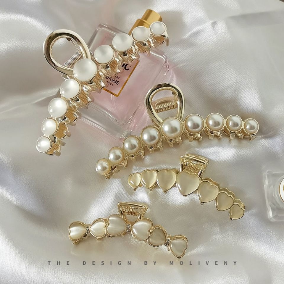Summer 2021 New Pearl Hair Clip Back Head Female Grab Clip Large Temperament Hair Clip Korean Shark Clip Application Scenario