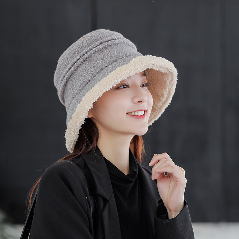 A versatile Korean style fisherman's hat for women in autumn and winter, making the face look good, small and warm, knitted and fleece ear-protecting Northeastern lamb fleece basin hat