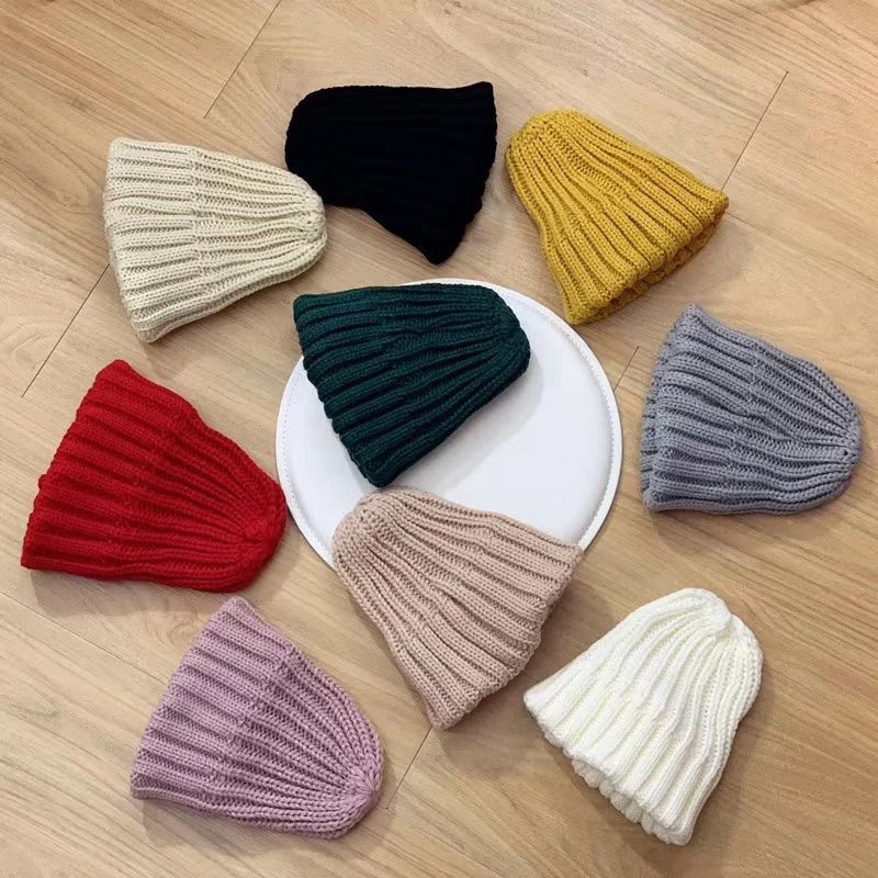 A warm and trendy knitted hat for autumn and winter on the Internet
