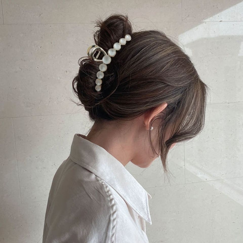 Summer 2021 New Pearl Hair Clip Back Head Female Grab Clip Large Temperament Hair Clip Korean Shark Clip details Picture