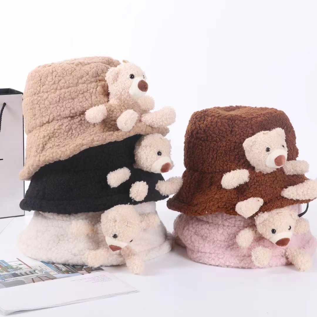 This autumn and winter hat is a warm and trendy online fashion with a lambskin cartoon bear details Picture