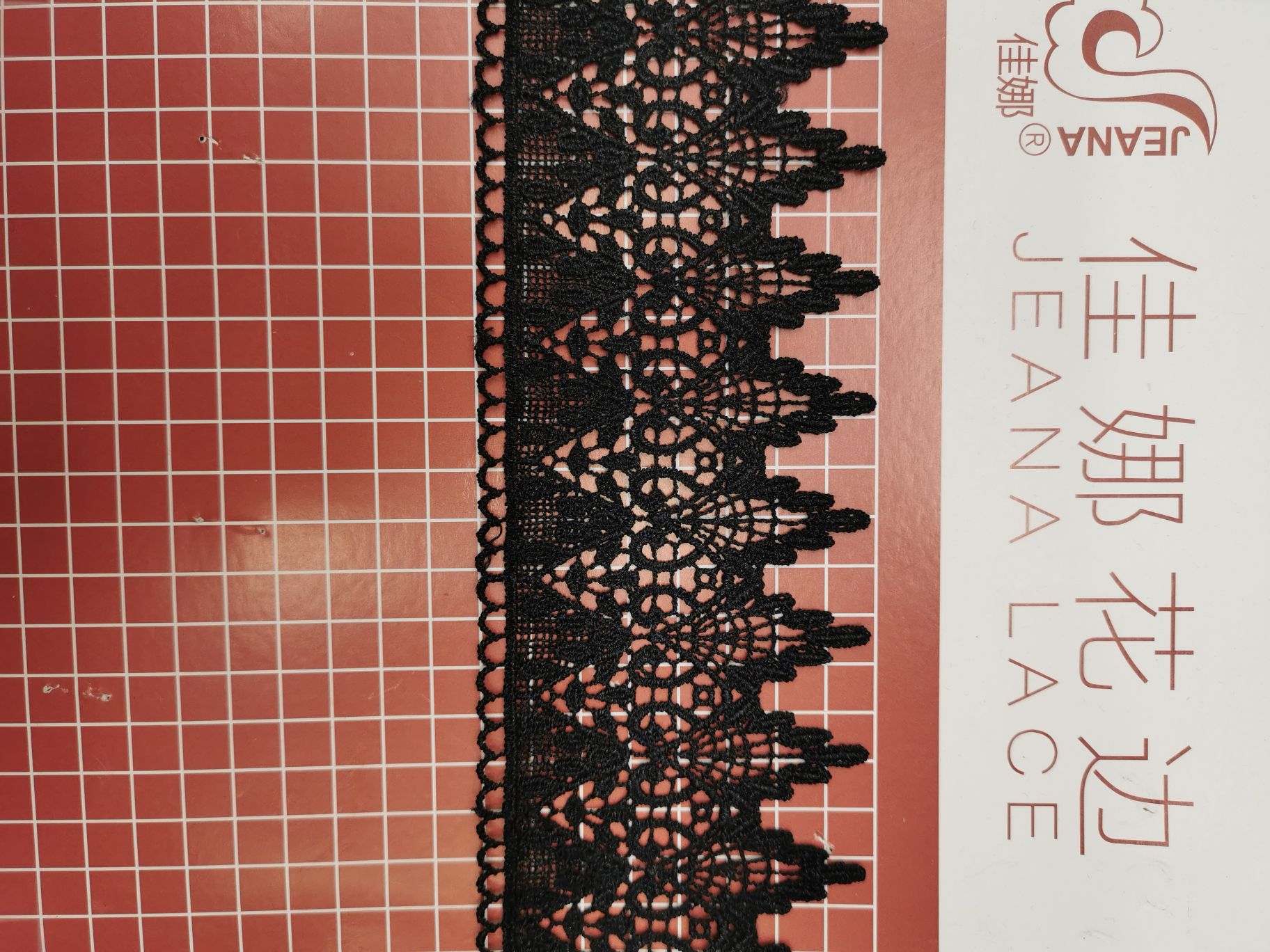 Water-soluble embroidery lace embroidery