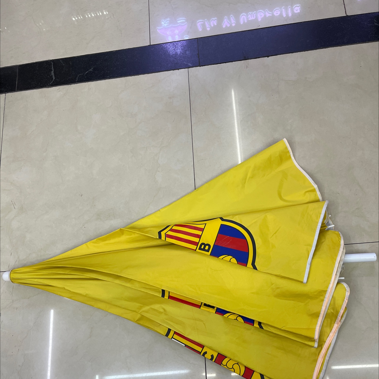 高档沙滩伞产品图