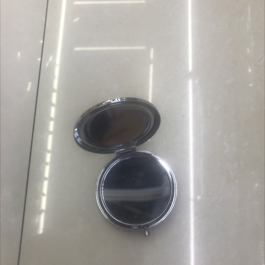 Small iron mirror details Picture