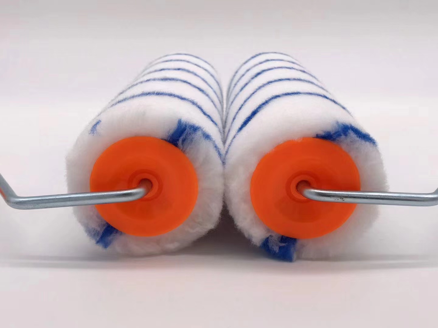 9-inch polyester roller brush for corner painting, convenient, simple and easy to use paint roller brush Application Scenario