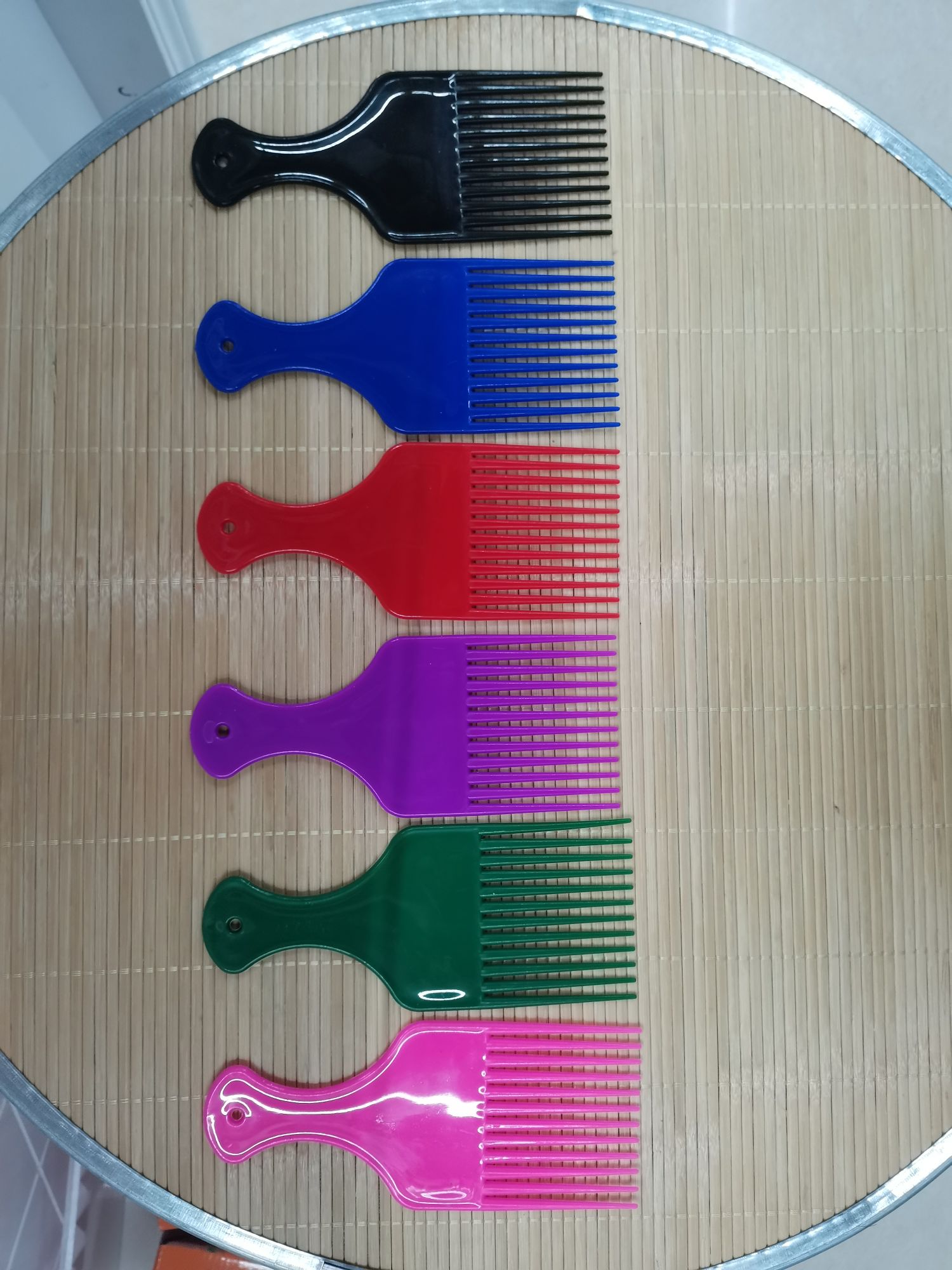 814塑料梳子，12个一opp袋，一opp袋颜色混色6个颜色。详情图1