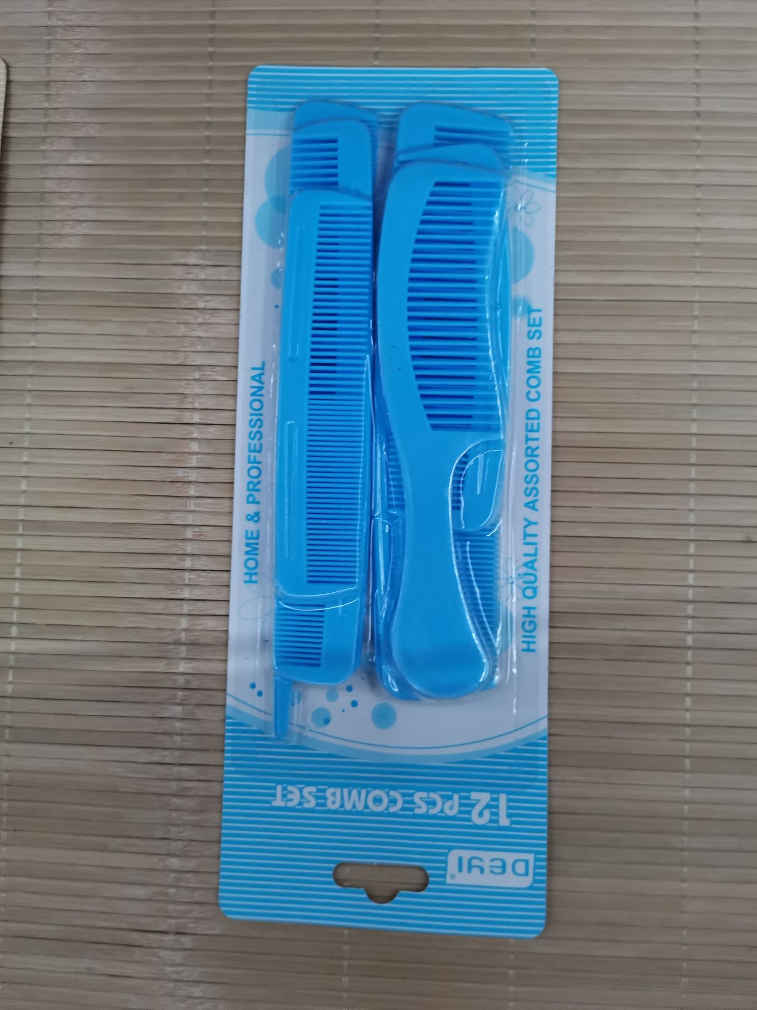 112-12 plastic combs, 12PC per card, one color per card, 3-4 colors mixed in one box. One 240-card piece, 24 per inner box. Volume: 53*41*52