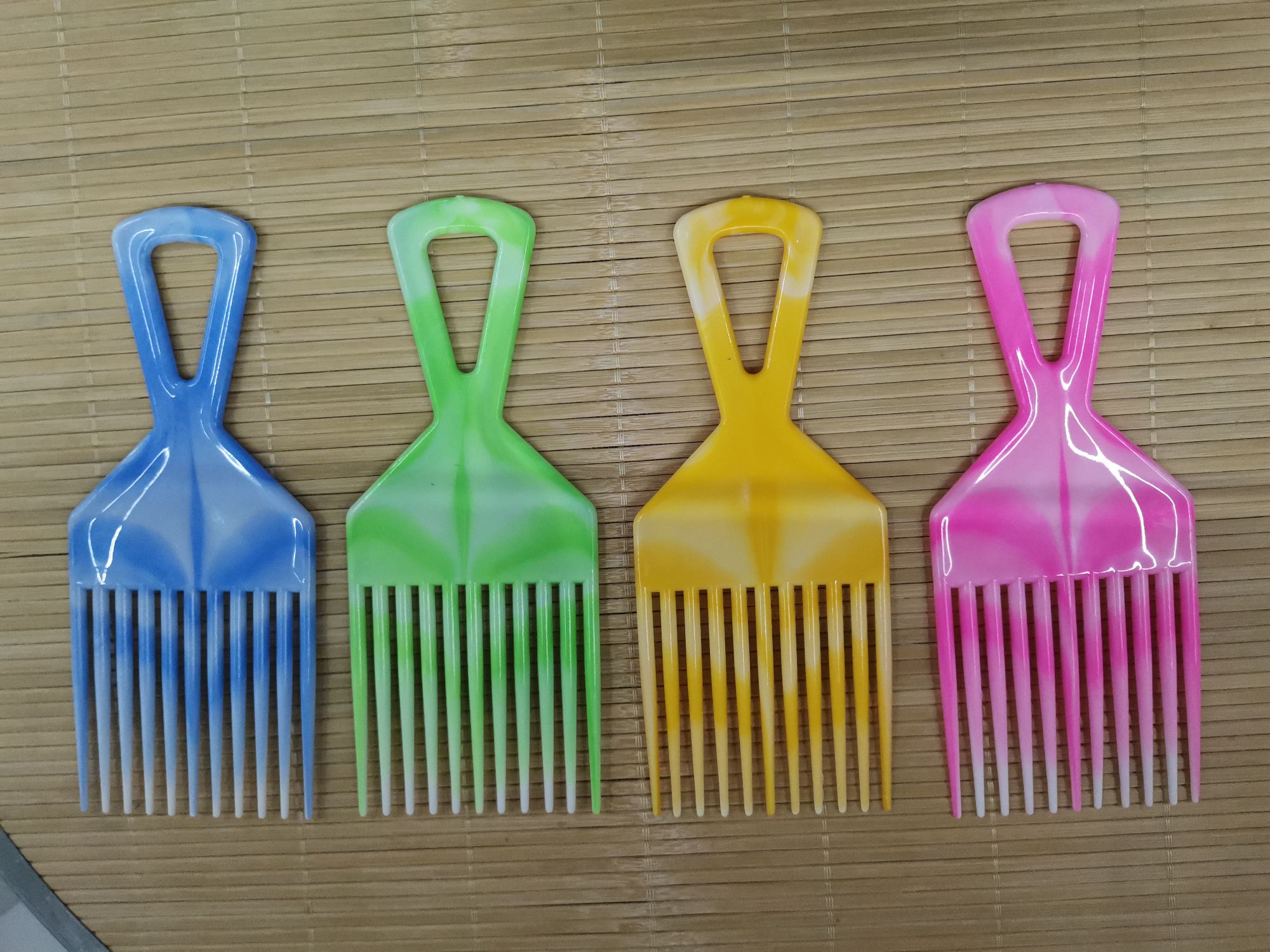 817有双色彩和单色彩梳子细节图