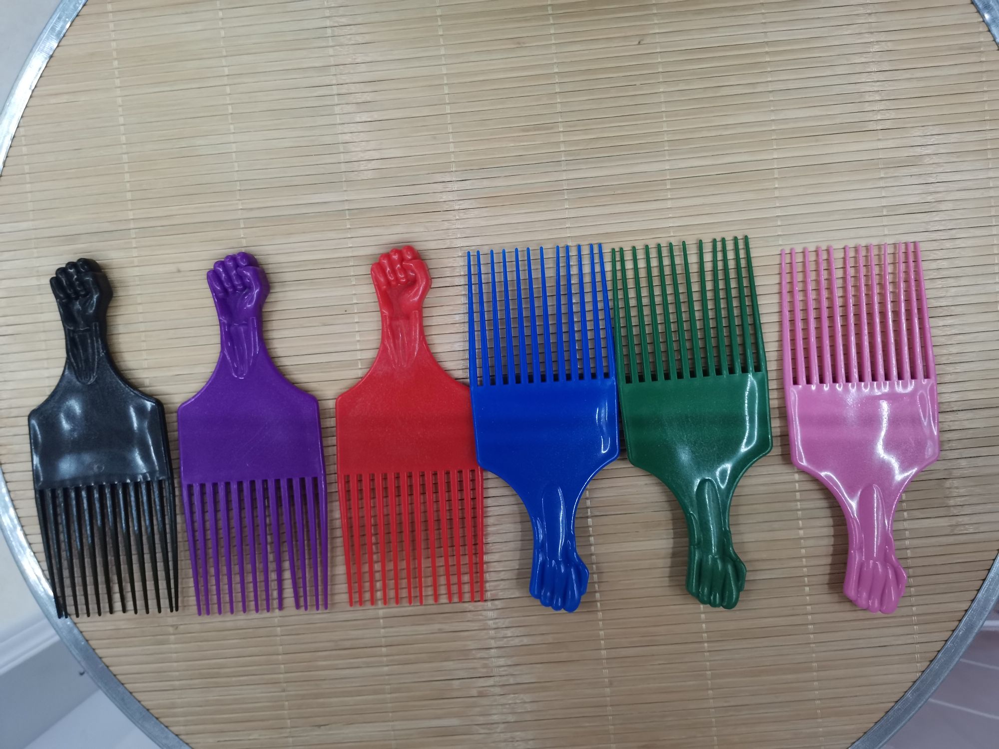 816彩塑料梳子，产品图