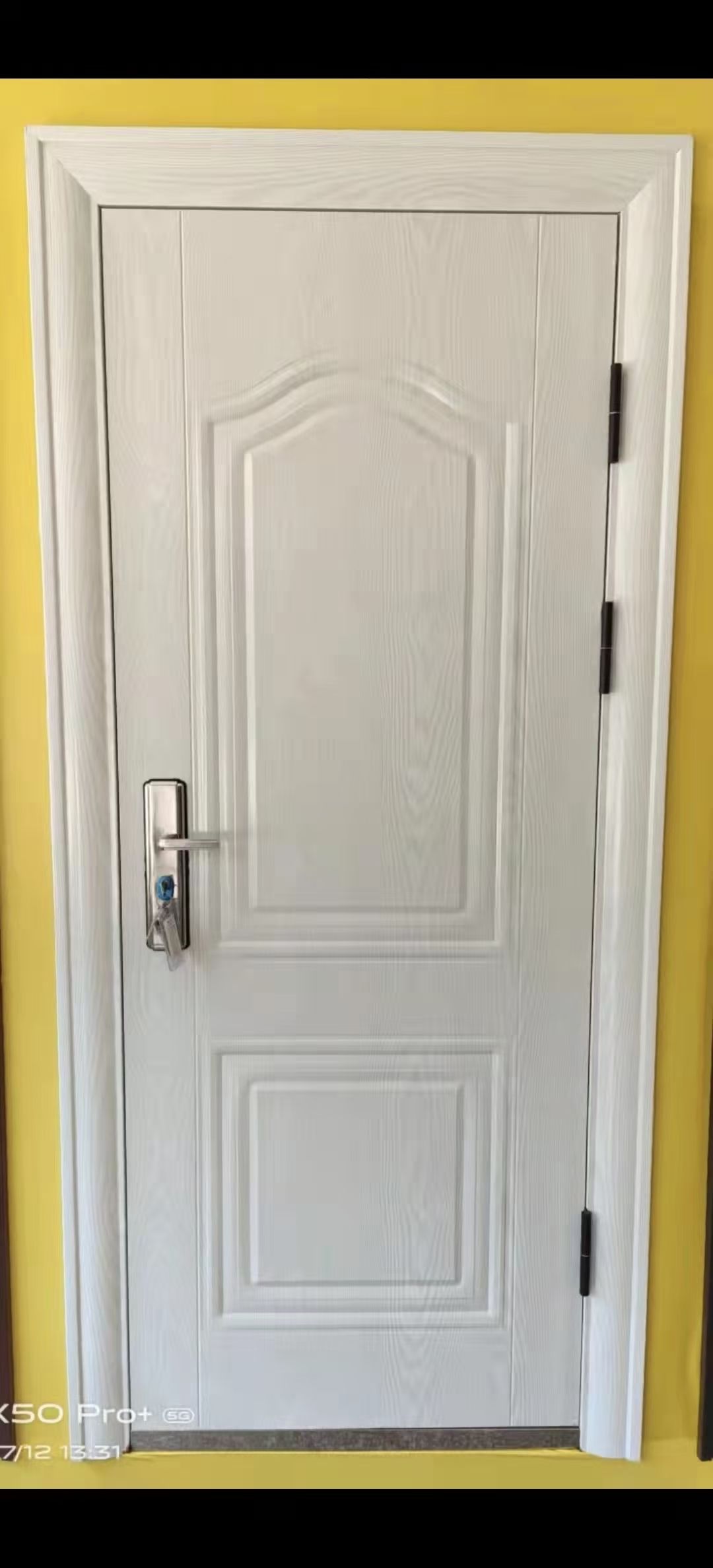 The white entrance door is pleasing to the eye Specification image