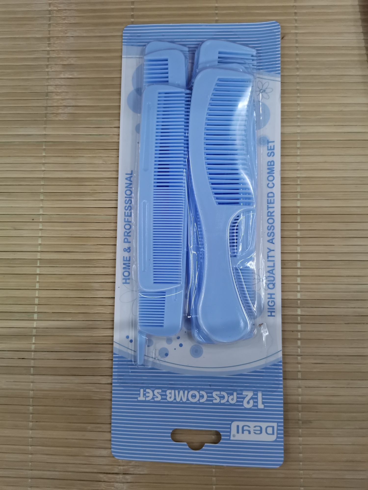 112-12 plastic combs, 12PC per card, one color per card, 3-4 colors mixed in one box. One 240-card piece, 24 per inner box. Volume: 53*41*52 details Picture