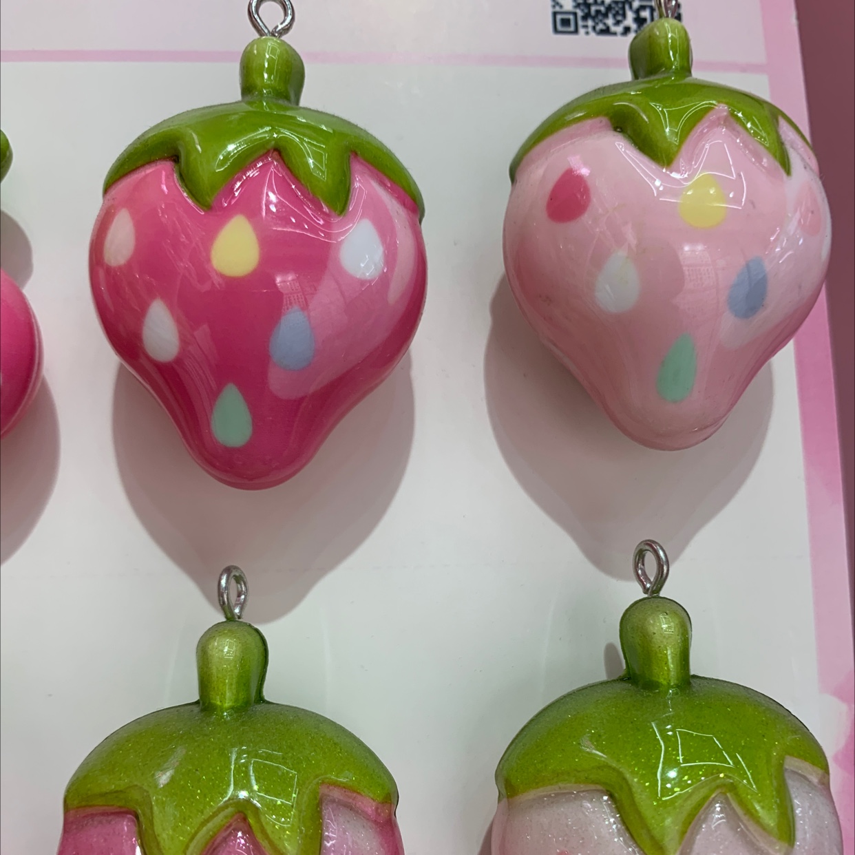 带灯草莓大立体