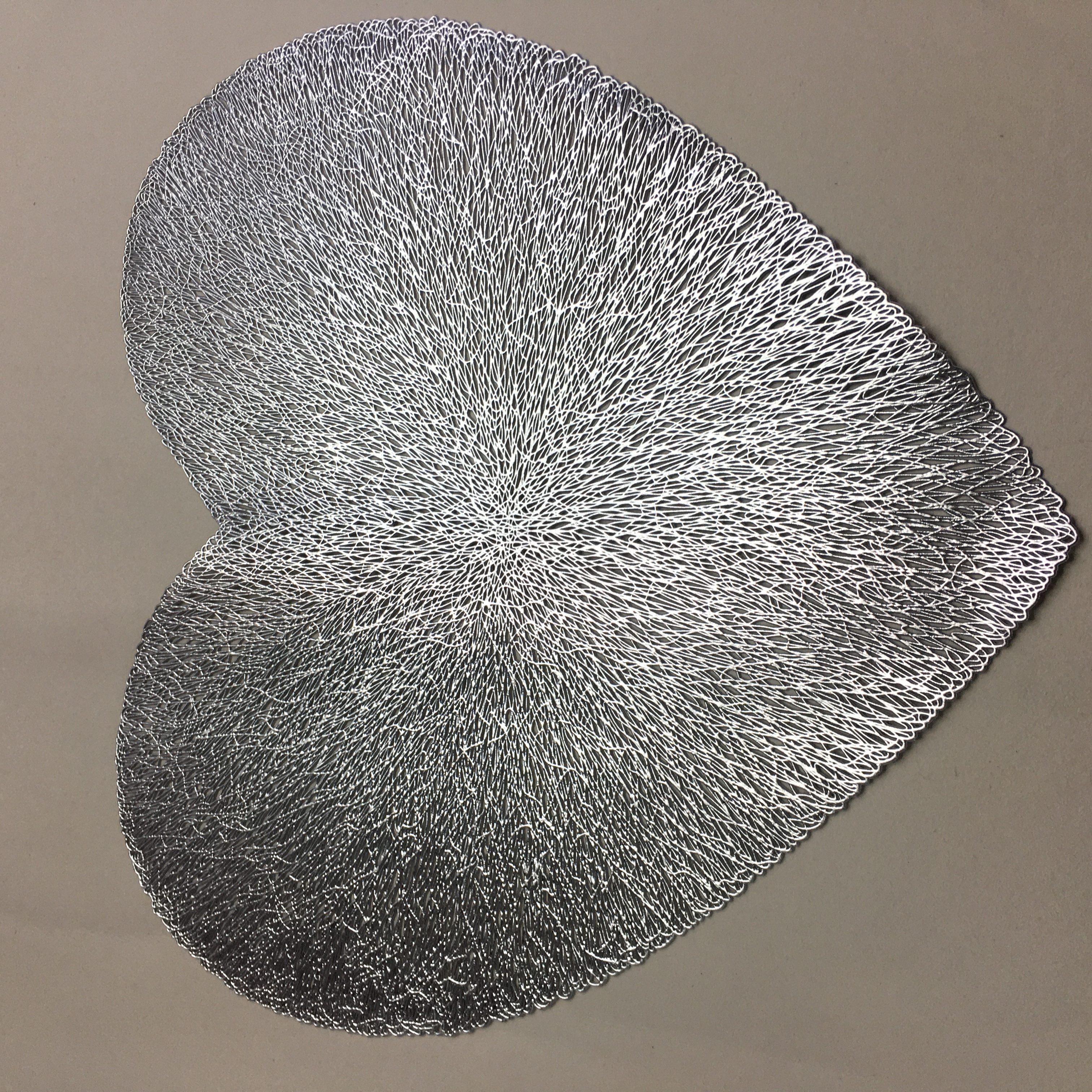New heart-shaped cicada wing random thread heat insulation pad, household European-style placemat, PVC table mat, heat-resistant and heat-insulating Western placemat details Picture